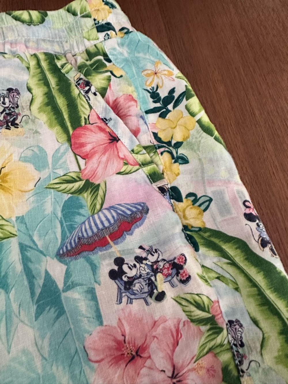 Tommy Bahama x Disney linen shorts - Picture 3 of 6